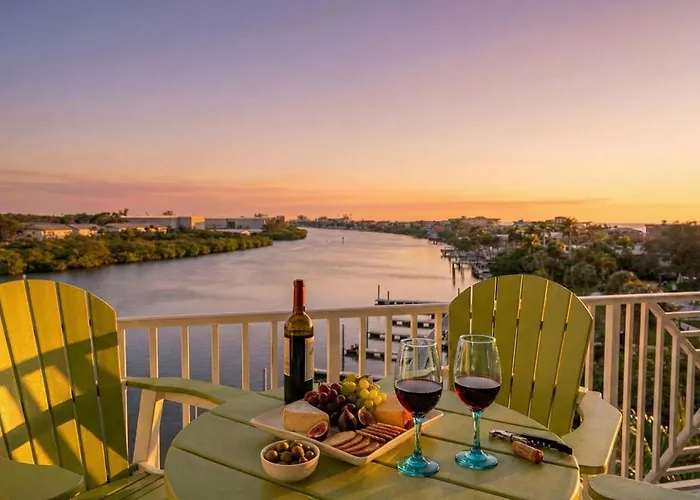Splash Harbour, Harbourside Waterfront Apartment *