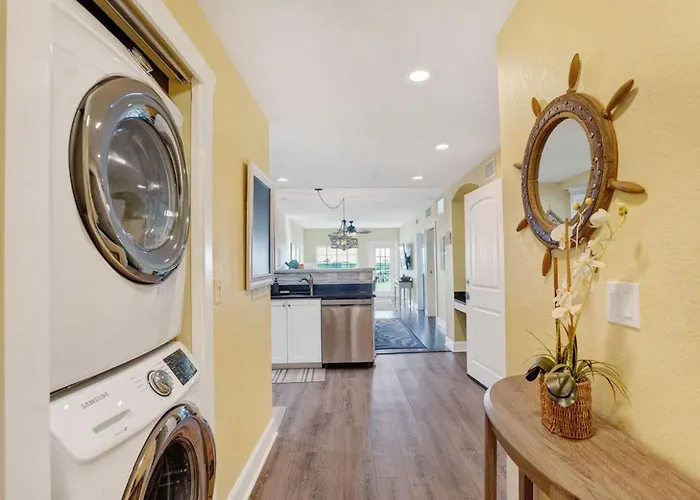 Splash Harbour, Harbourside Waterfront Apartment