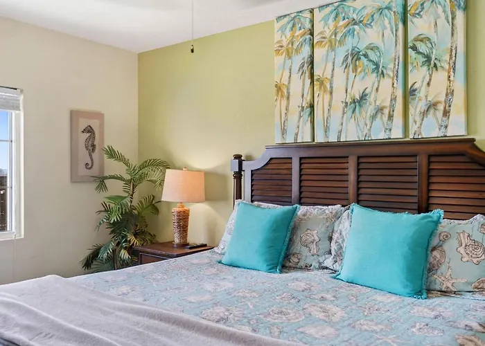 Splash Harbour, Harbourside Waterfront Apartment